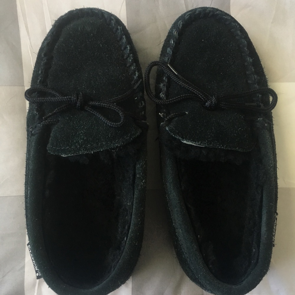 Women’s BearPaw fuzzy slippers/moccasins